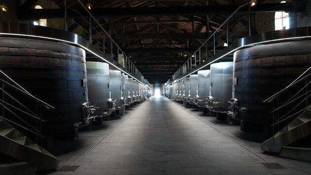 Fermentatievaten goed voor 750.000 liter wijn verbonden met de wijnkelders
