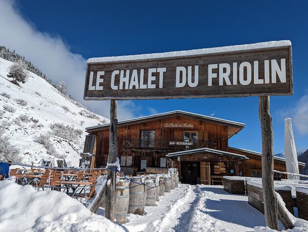 Na bijna twaalf uur bereiken we Chalet du Friolin: onze \u00e9chte eindebestemming!