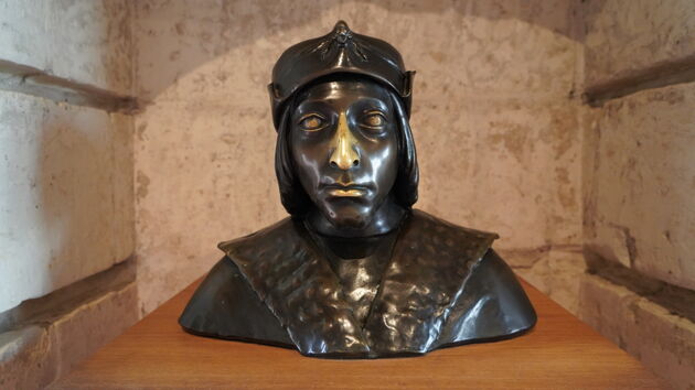 Het zou een borstbeeld kunnen zijn van Lodewijk XI maar die neus?