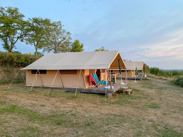 De Classic-tenten staan op de mooiste plek van de camping