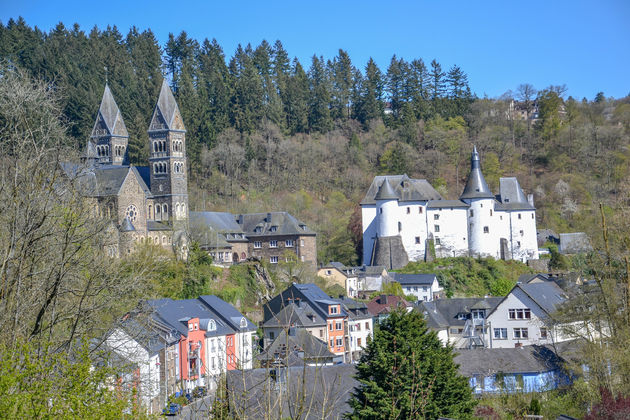 Vanaf de heuvel heb je een mooi uitzicht over het stadje en het kasteel