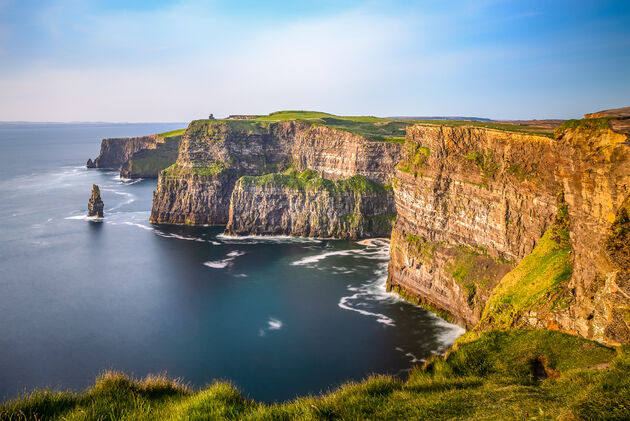 De kliffen van Moher: een van de mooiste plekken van Ierland\u00a9 cristi - Adobe Stock