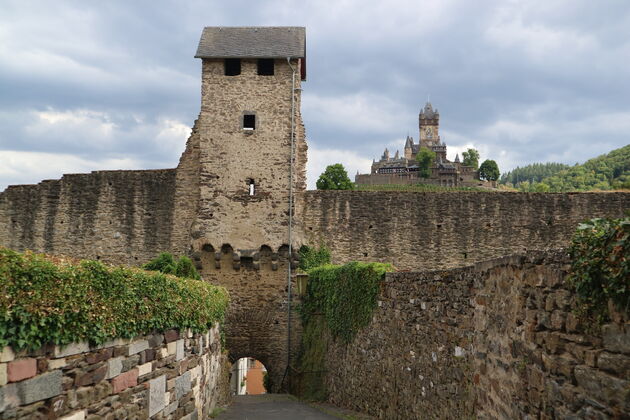 Tijdens een wandeling door de stad blijft de Reichsburg altijd in het zicht.