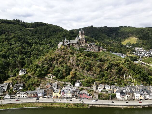Cochem ligt direct aan de Moezel en heeft een prachtig kasteel, de Reichsburg.