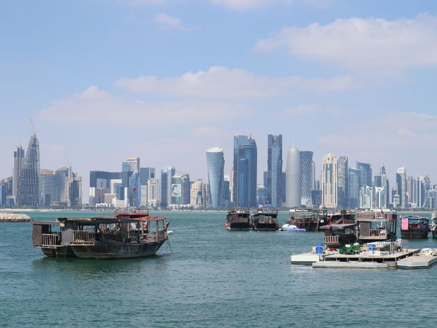 De skyline van Doha in Qatar