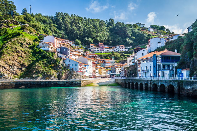 Cudillero in Asturi\u00eb \u00a9 Lukasz Janyst - Adobe Stock