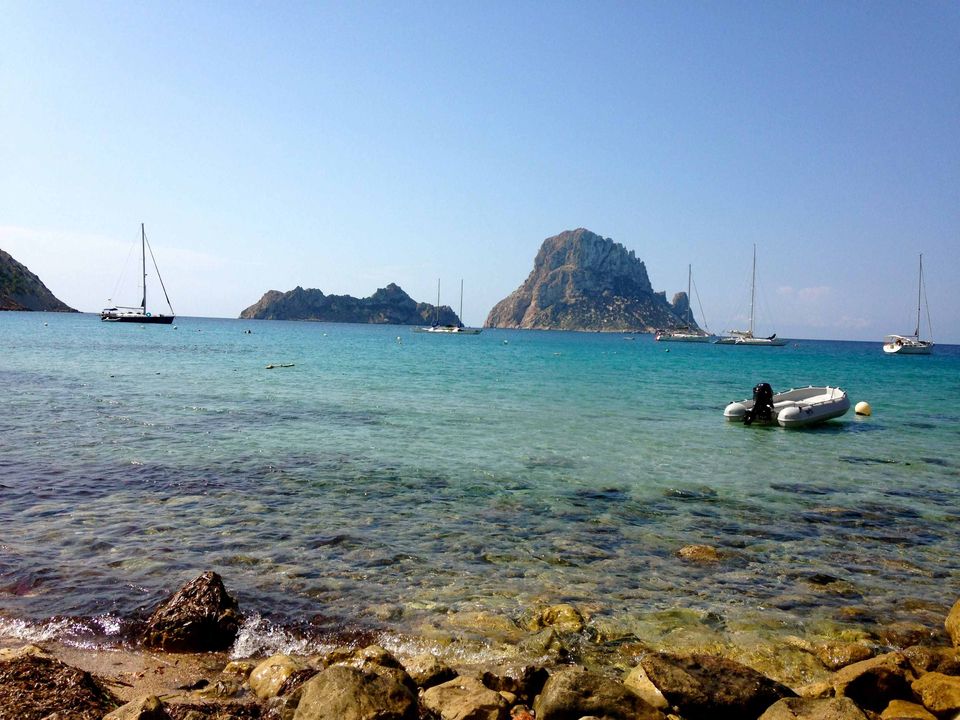 Cala d`Hort met uitzicht op Es Vedra