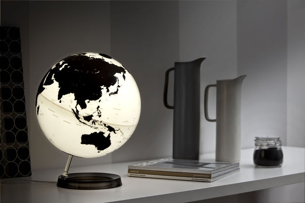 Design wereldbol in zwart-wit (via de Zwerver)