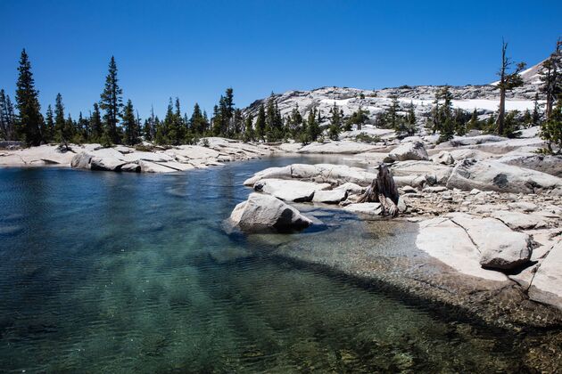 Hiken naar Aloha Lake in Desolation Wilderness\u00a9 ead72 - Adobe Stock