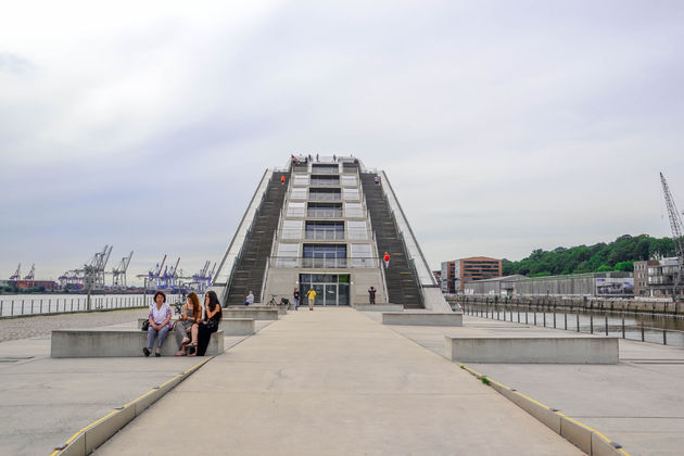 Het 40 meter hoge Dockland kantorengebouw