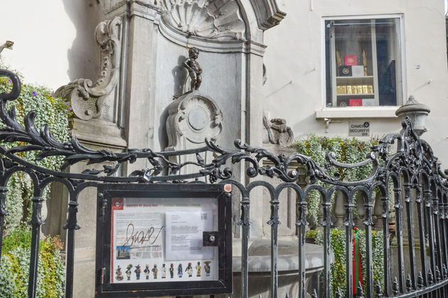 Zelfs op de foto moet je nog even goed zoeken. Manneke Pis is \u00e9cht heel klein.