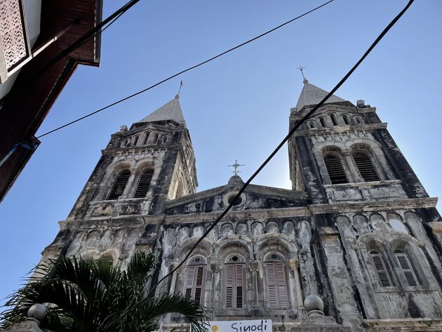 <em>In Stone Town vind je een mix van Christelijke en Islamitische invloeden.<\/em>