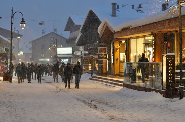 Wanneer het `s avonds sneeuwt is het zo gezellig in het dorp