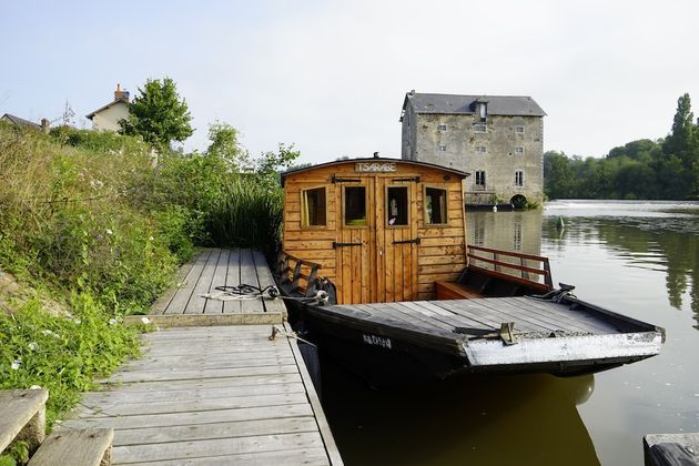 De Toue (platbodem) op de rivier de Mayenne