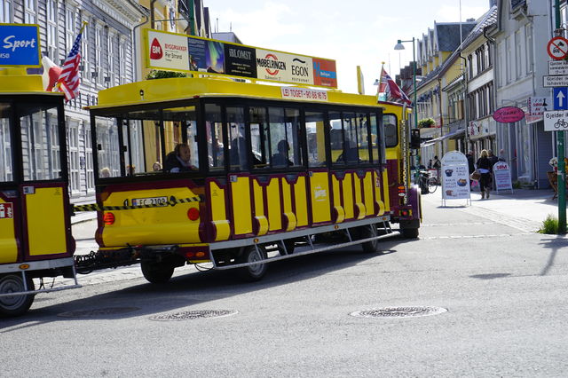 De ingang van de Storegata de winkelstraat van Tromso