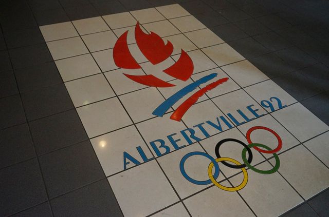 Het logo van de Olympische spelen van Albertville uit 1992