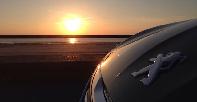 Henk was met Peugeot in Frankrijk en maakte dit prachtige shot van de zonsondergang