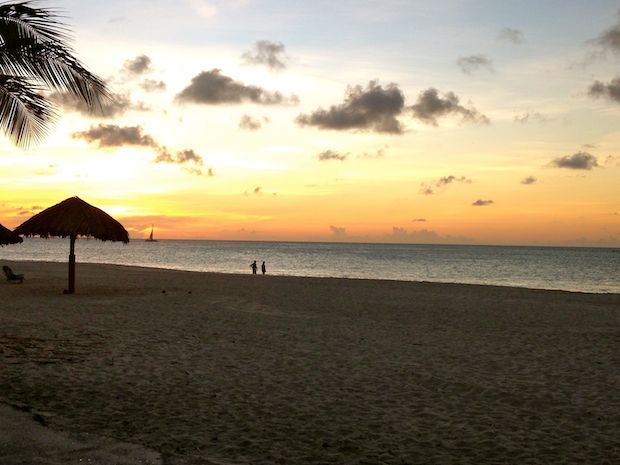 Zonsondergang vanaf Eagle Beach... Z\u00f3 mooi!