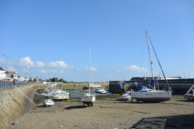 Eb in de haven van St. Peter Port