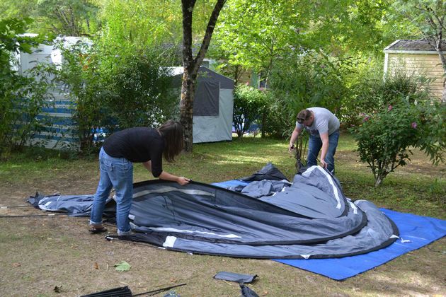 De vuurdoop! Voor de eerste keer onze nieuwe tent opzetten!