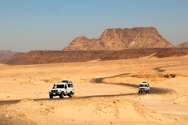 En als je zo dicht bij de Sina\u00ef woestijn bent ga je op woestijn-jeepsafari
