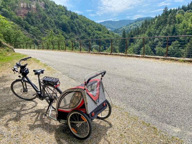 Mijn elektrische bolide. Zo`n karretje is aan te raden, daar kun je lekker je bagage in kwijt.