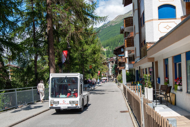 Duurzaam \u00e9n minder geluidsoverlast: de elektrische taxi`s in Zermatt
