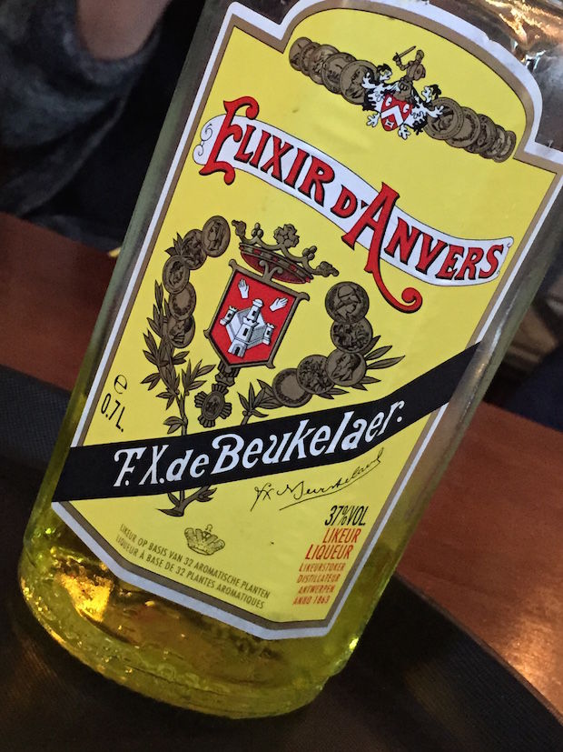 Een fles Elixir d`Anvers.