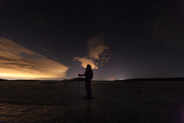 Wandelen in het donker, met het licht van de sterren: zo mooi! \u00a9 Haskin Canoe