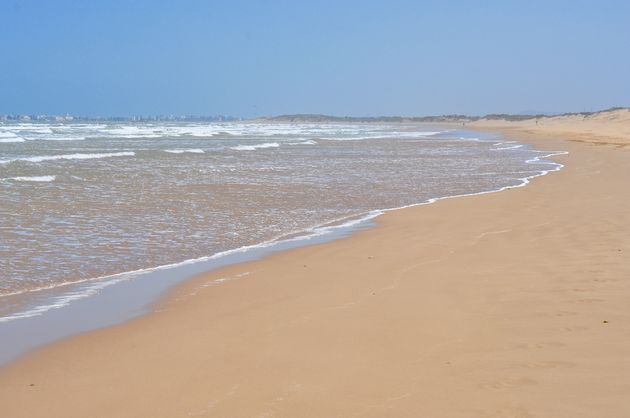 Het winderige strand van Essaouira