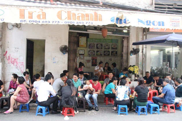 Typische straatleven in Hanoi