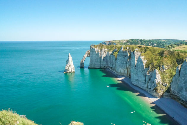 De krijtrotsen van Normandi\u00eb maken dit deel van de Franse kust spectaculair mooi