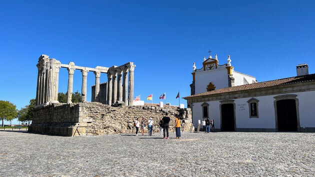 De Romeinse tempel en thermen in \u00c9vora