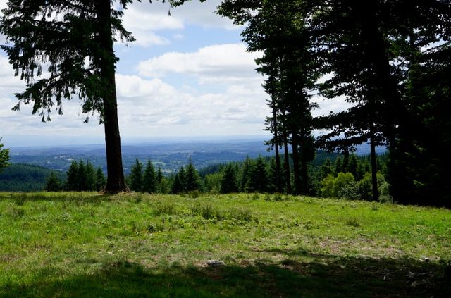 Het uitzicht vanaf de Mont Bessou