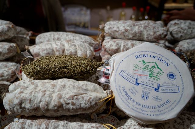 Regionale producten uit de Savoie met natuurlijk Reblochon kaas