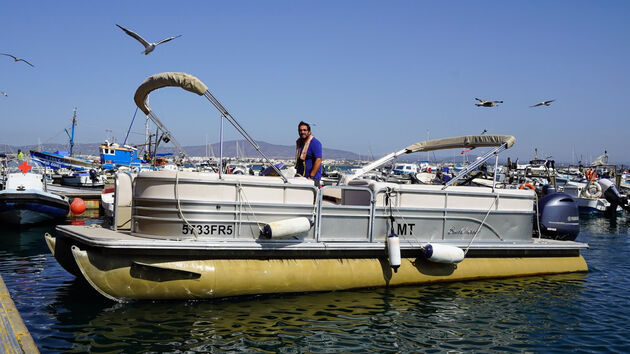 Onze catamaran die zowel bij eb als vloed je overzet van Faro naar de Ria Formosa