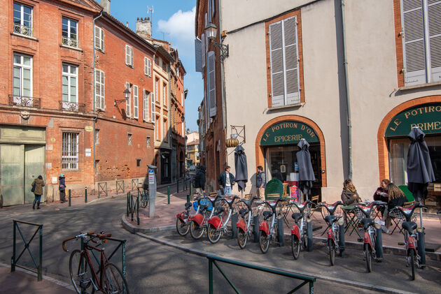 Je kunt elektrische fietsen huren, maar ik zou gewoon lekker te voet op pad gaan