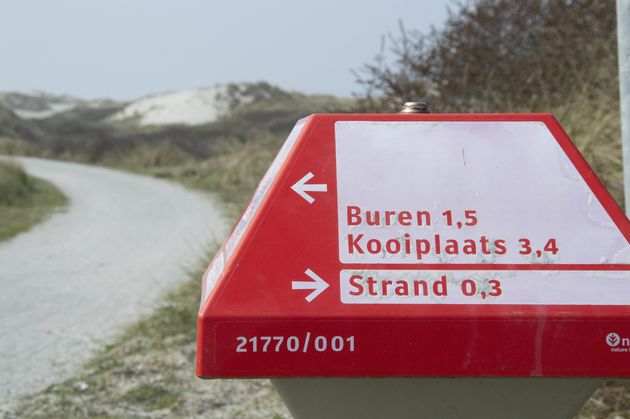 Je kunt er fietsen en wandelen in de duinen of op strand