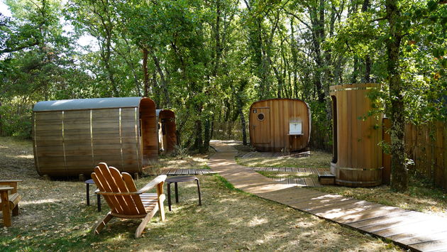 Finse sauna in de buitenlucht bij Huttopia in de Ard\u00e8che