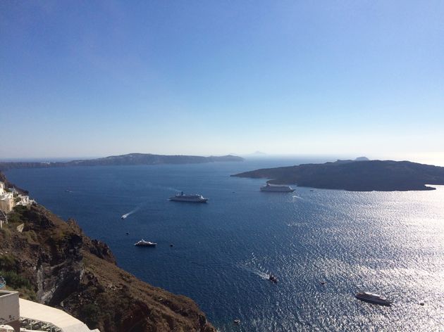 Uitzicht vanuit Fira, de hoofdstad van Santorini