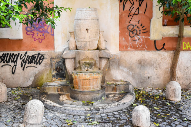 We spotten dit fonteintje met een waterton in de wijk Trastevere.