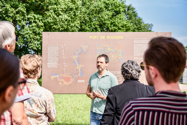 Architect Ad Kil geeft ons een rondleiding op Fort de Roovere