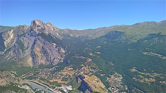 Uitzicht over de Maurienne vallei vanaf het Fort du T\u00e9l\u00e9graphe
