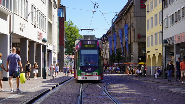De Altstadt is volledig autovrij, sowieso is de tram het beste alternatief voor de gehele stad