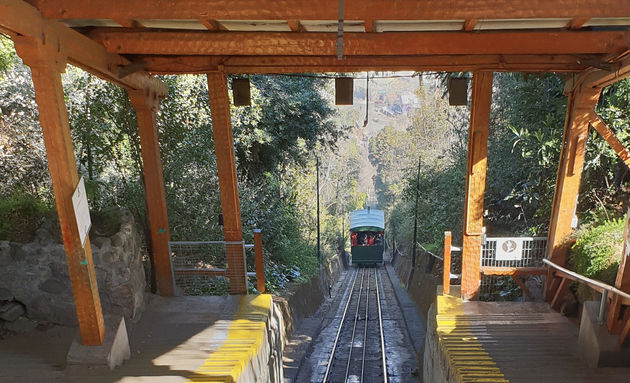 funicular-santiago-de-chile-travelvalley-04.jpeg