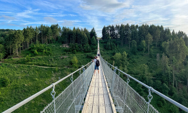 Geierlay Hangbrug boven het Morsdorfer Bachtal