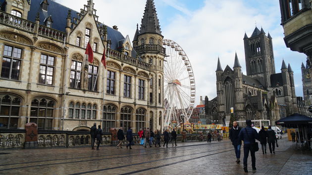 Winter wonderland in Gent tijdens de Gentse winterfeesten, wat ontbreekt is de sneeuw