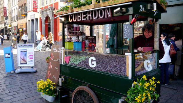 Typisch Gent: Gentse neuzen! Je koopt ze onder andere bij kraampjes op straat.