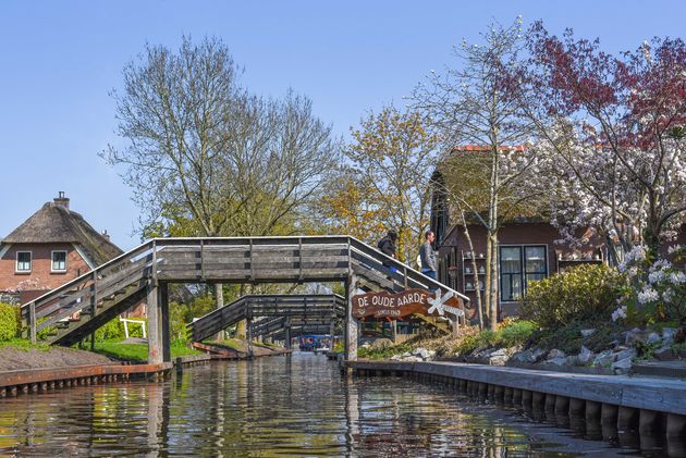 Je vindt er in totaal 177 van dit soort houten bruggen