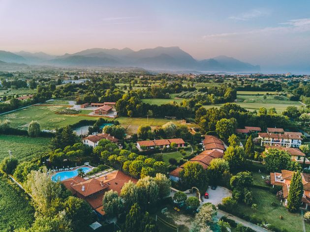 Vakantiepark Il Gabbiano is omgeven door veel groen